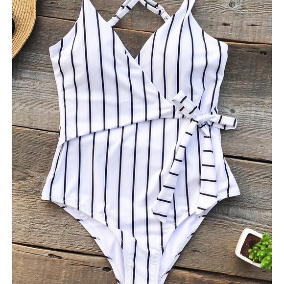 Striped one piece 🔥🔥🔥 - Picture 3 of 6
